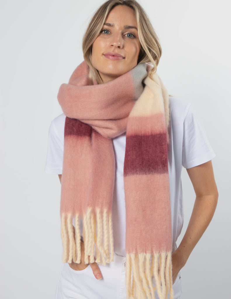 SHADES OF PINK BLANKET SCARF