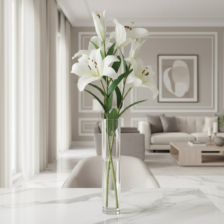 cote noire Artificial white lily flower on a gray background