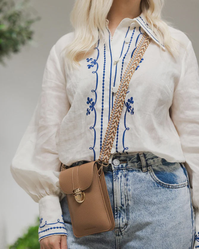 LATTE FONTAINE CROSSBODY BAG