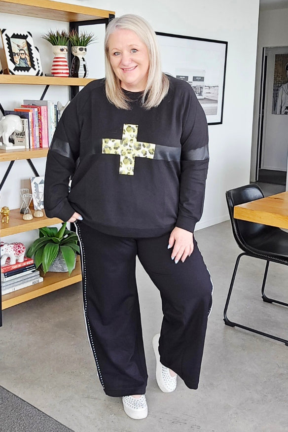 Stella + Gemma Black Green Leopard Essential Sweatshirt