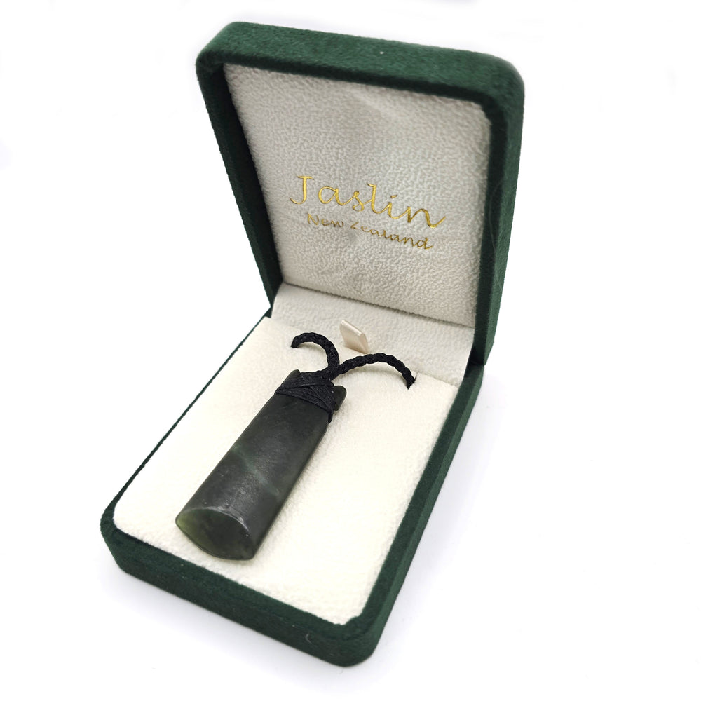 GREENSTONE TOKI NECKLACE MATT IN A GREEN VELVET PRESENTATIO BOX