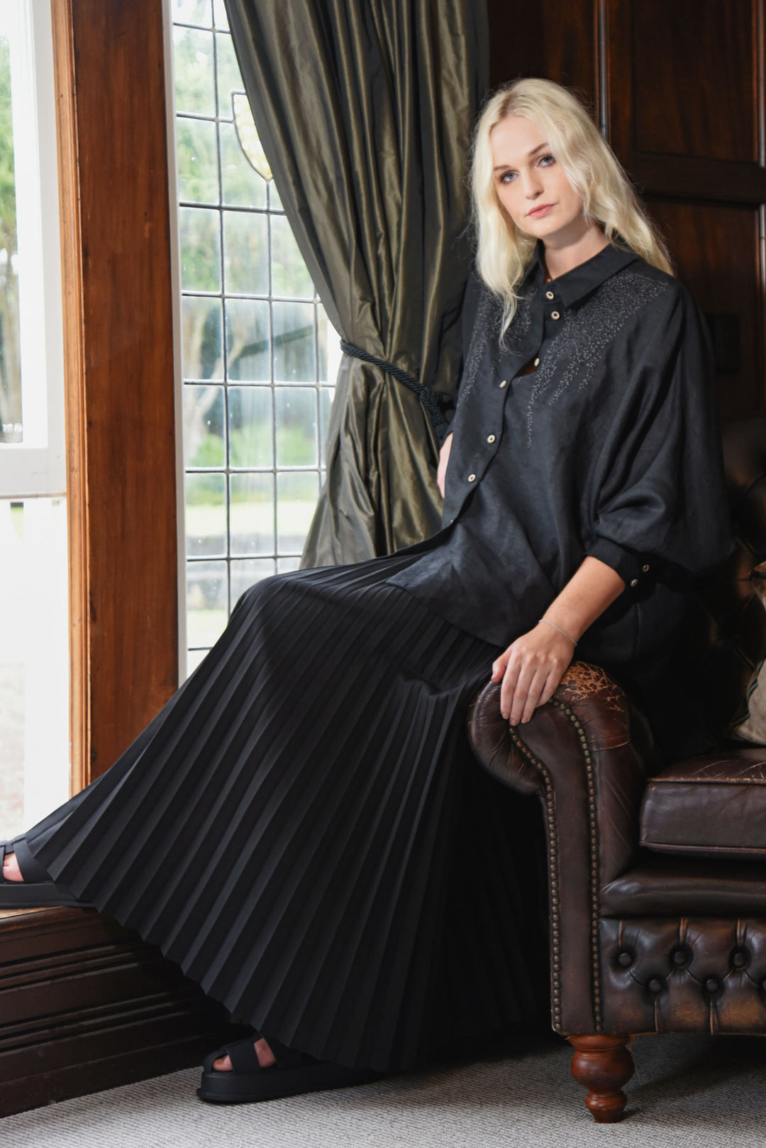 Curate Black In Skirt of Time
