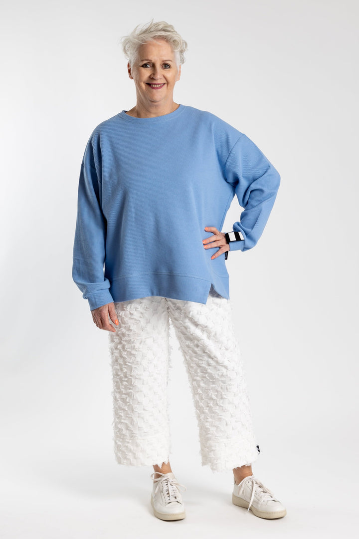 WHITE TEXTURE CAPRI PANTS