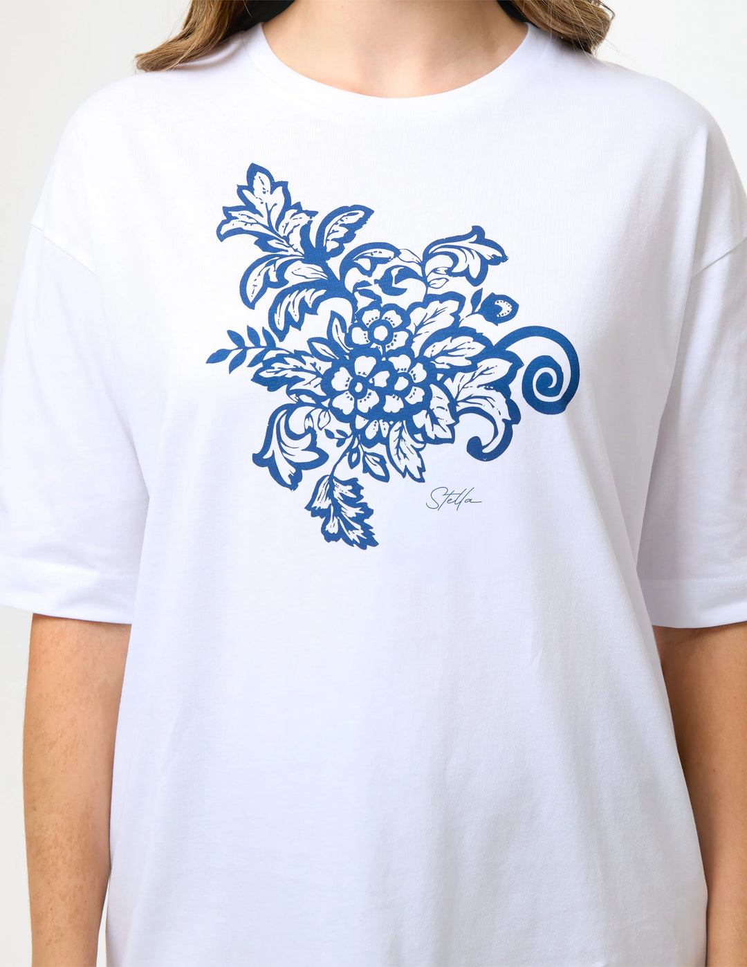 Stella + Gemma White Hibiscus Soho Cuff Tee