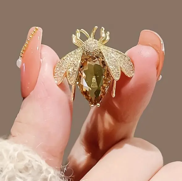 PEACH GEM BEE BROOCH
