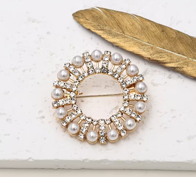 Circular Gem and Faux Pearl Brooch