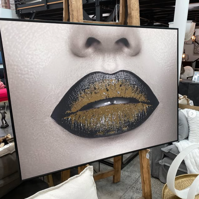 GOLD LIPS CANVAS