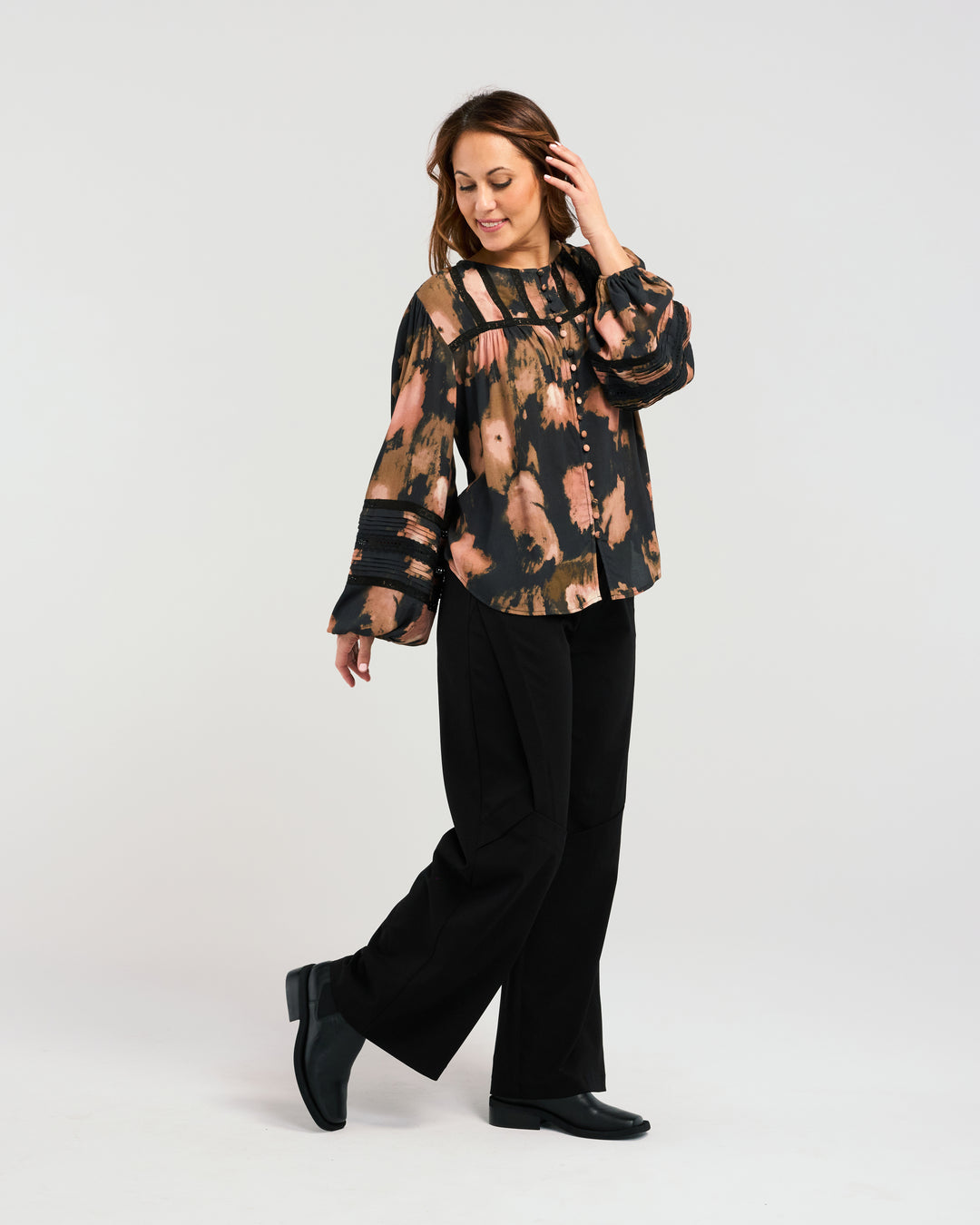 BLACK LIN BLOUSE