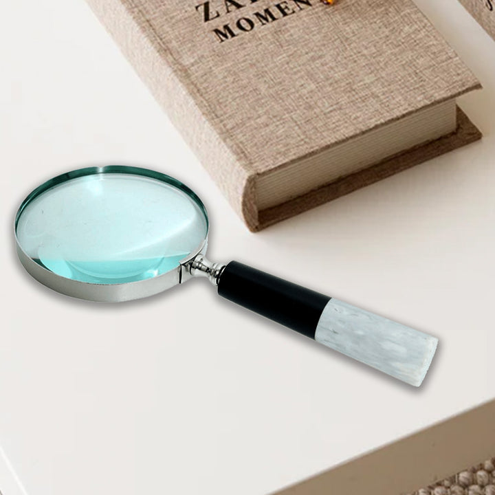 Le Monde Black & White Magnifying Glass