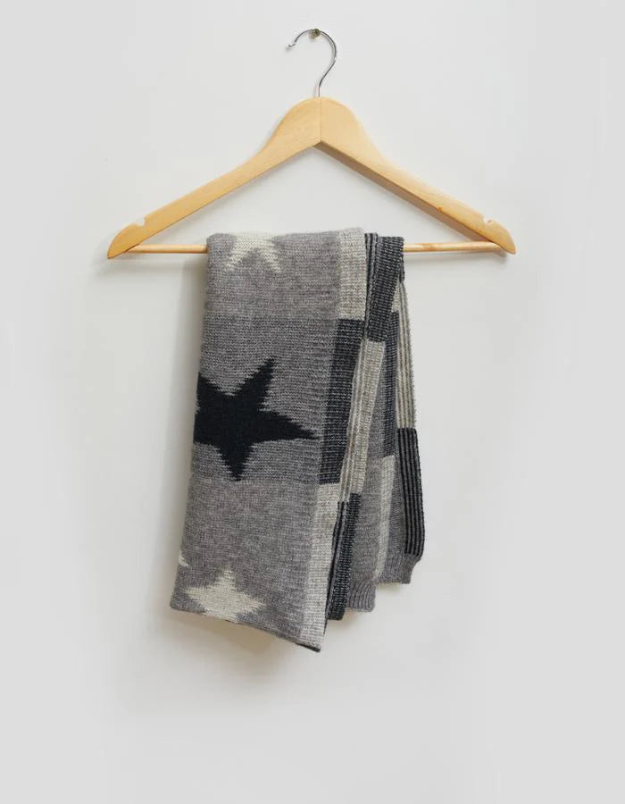 BLACK & WHITE STARS SCARF