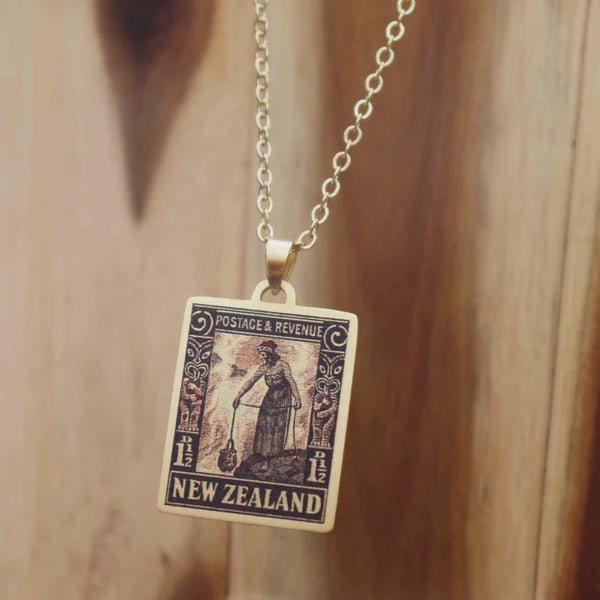 WAHINE TUNU STAMP NECKLACE