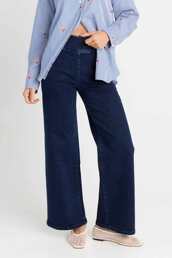 Betty Basics Straight Stretch Jean